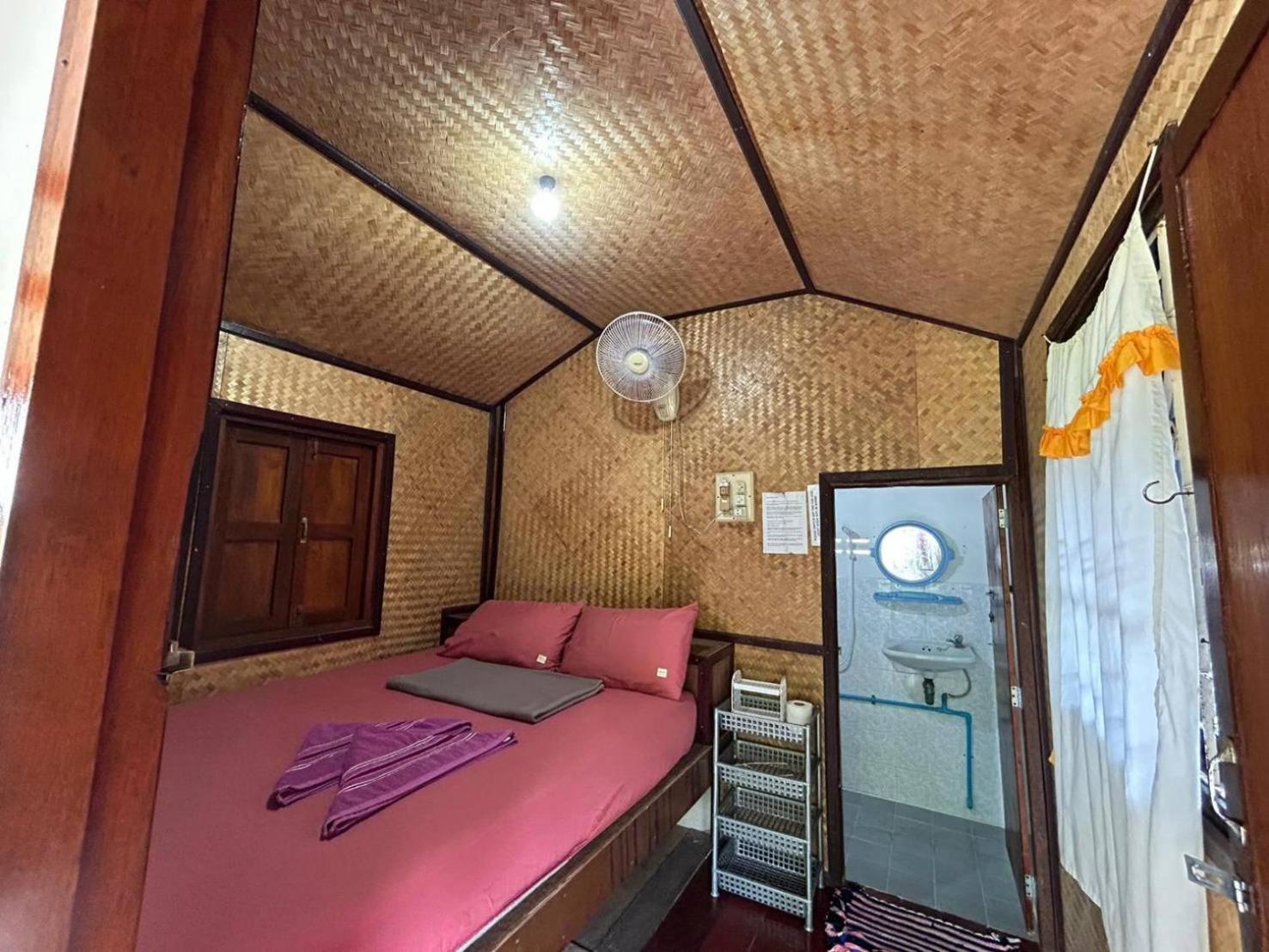 Pinks Bungalow Ban Tai Exterior photo