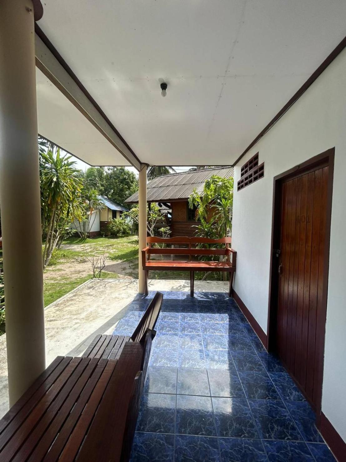 Pinks Bungalow Ban Tai Exterior photo