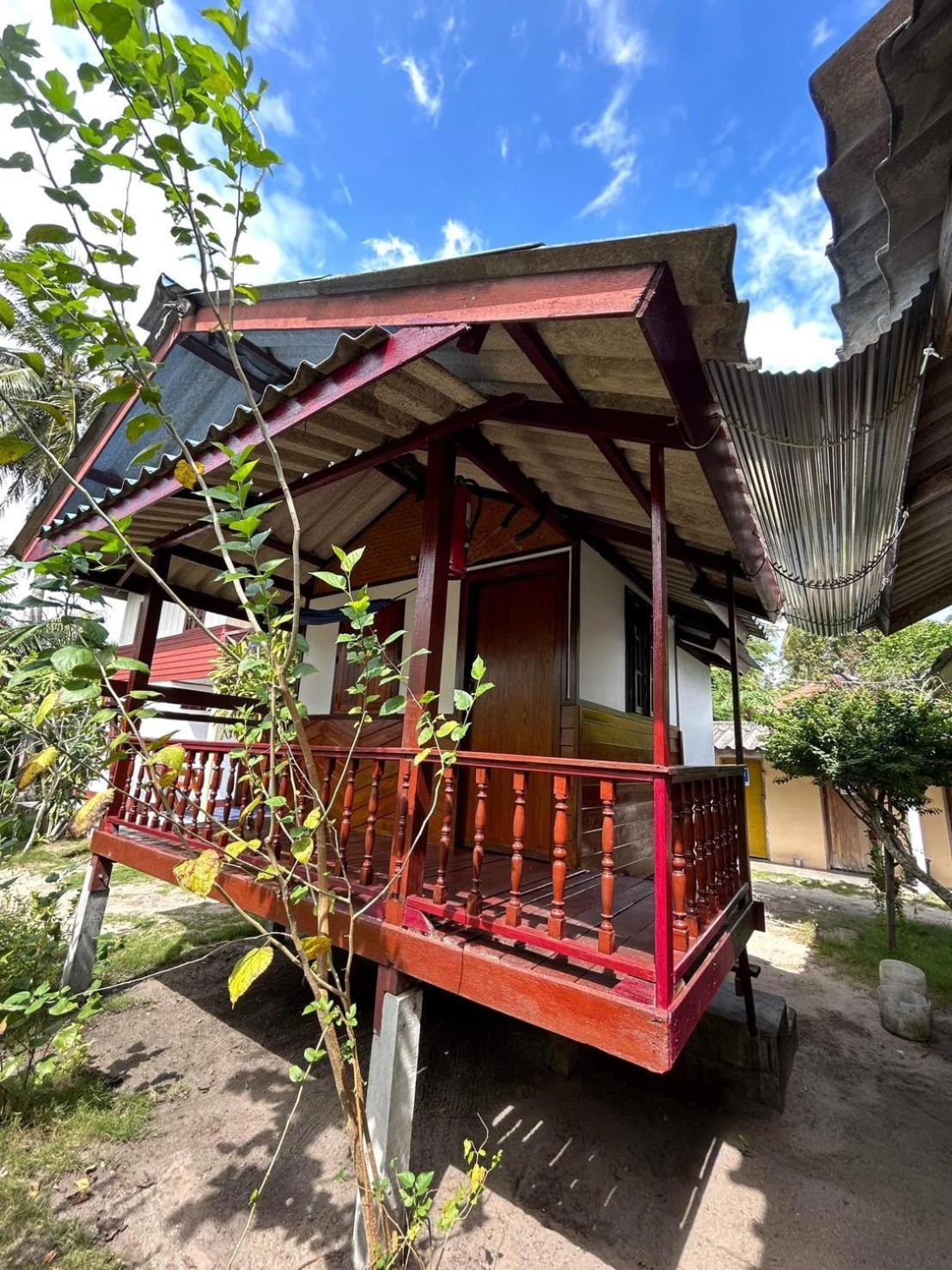 Pinks Bungalow Ban Tai Exterior photo