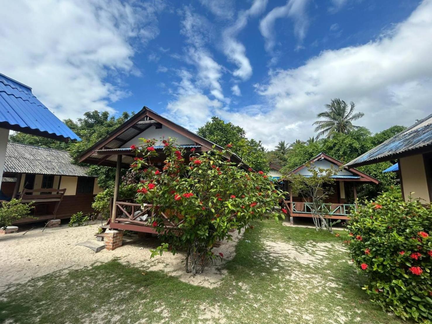 Pinks Bungalow Ban Tai Exterior photo