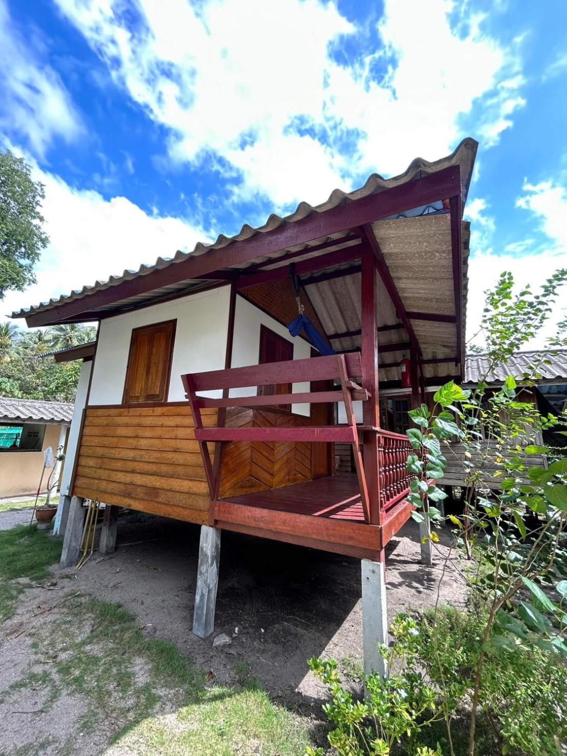 Pinks Bungalow Ban Tai Exterior photo
