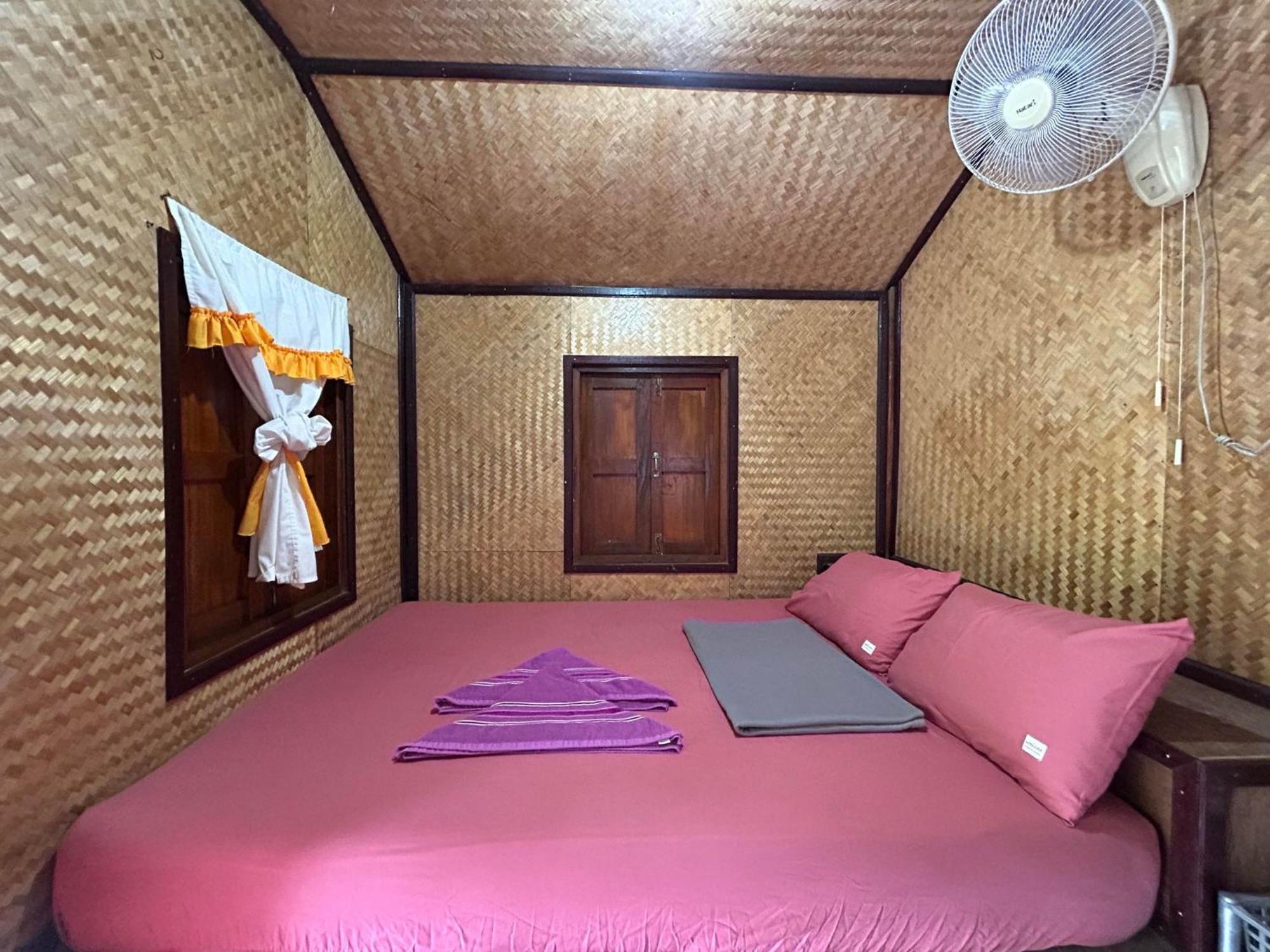 Pinks Bungalow Ban Tai Exterior photo