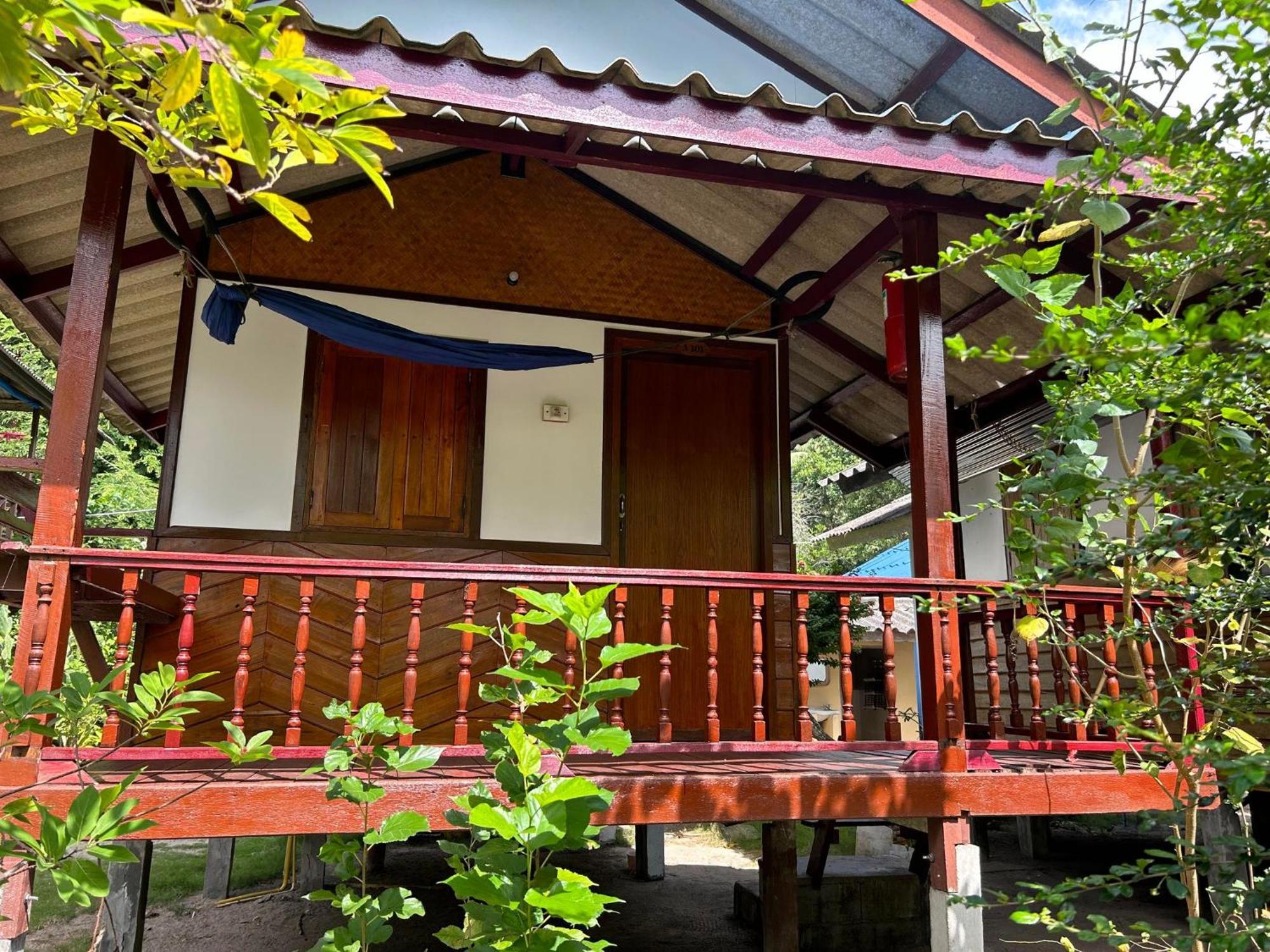 Pinks Bungalow Ban Tai Exterior photo